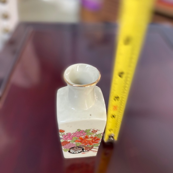 Vintage Mini Japanese Vase - Picture 4 of 9